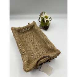Corbeille bois avec toile de jute dans le fond